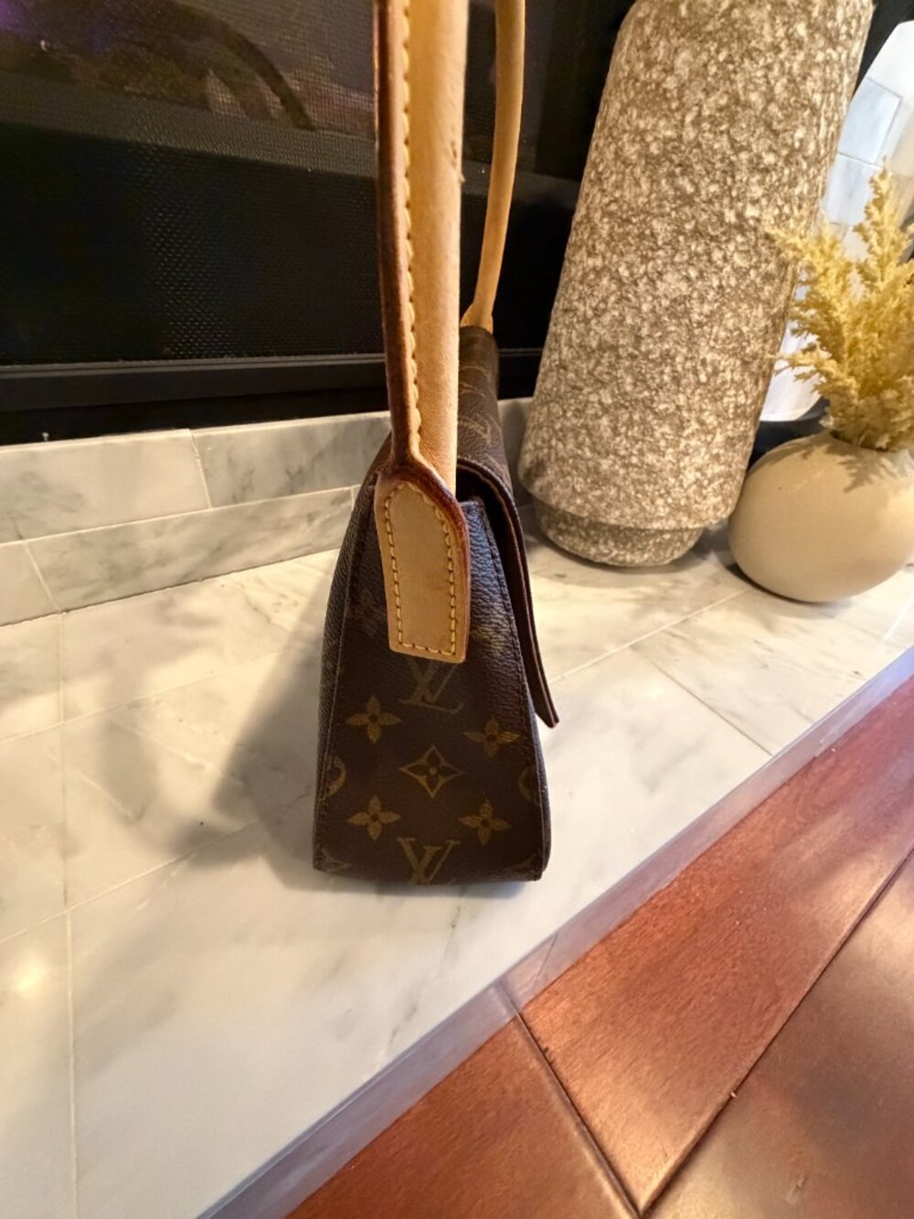 Louis Vuitton Looping MM Monogram Shoulder Bag | Vintage LV - Picture 2 of 9